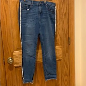 Jeans with ribbon stripe on sides